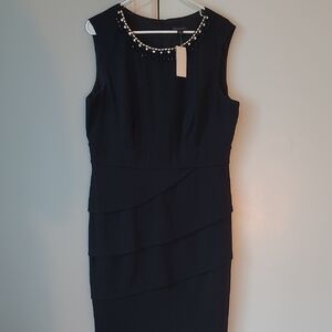 Elegant Black Sleeveless Cocktail Dress with Beaded Neckline